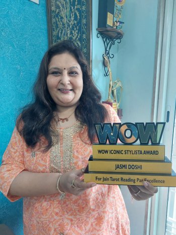 WOW ICONIC STYLIST AWARD